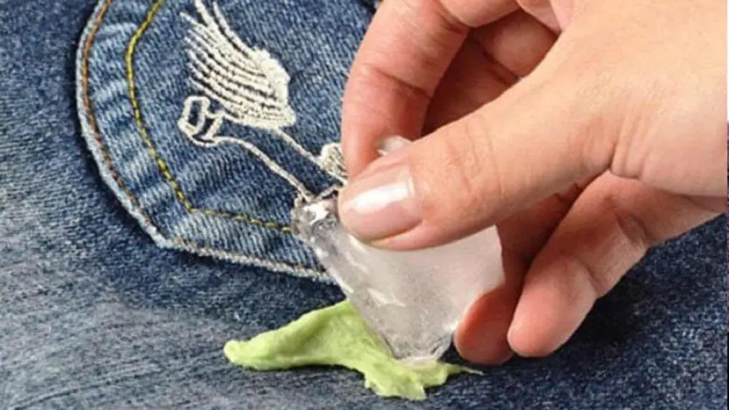 remove chewing gum from clothes